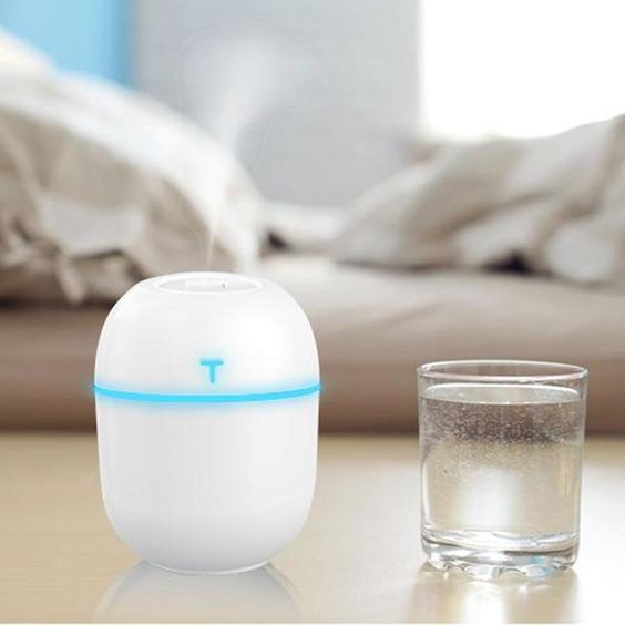 Comment utiliser un diffuseur d'huile essentielle pour créer une ambiance chaleureuse dans votre salon