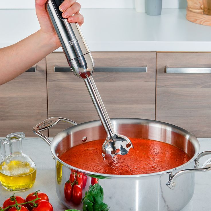 Comment faire de la sauce tomate avec un mixeur plongeant ?