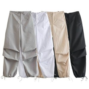 Calça cargo feminina: como usar nos dias de calor
