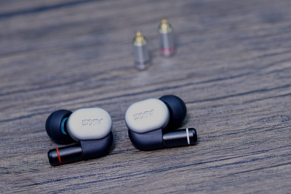 AKG N5005 이어폰의 블루투스 범위와 연결 안정성