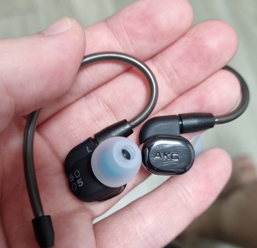 AKG N5005 이어폰의 노이즈 캔슬링 기능