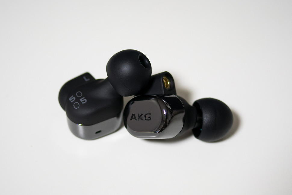 AKG N5005 이어폰의 가격 대비 성능 분석 및 추천 이유