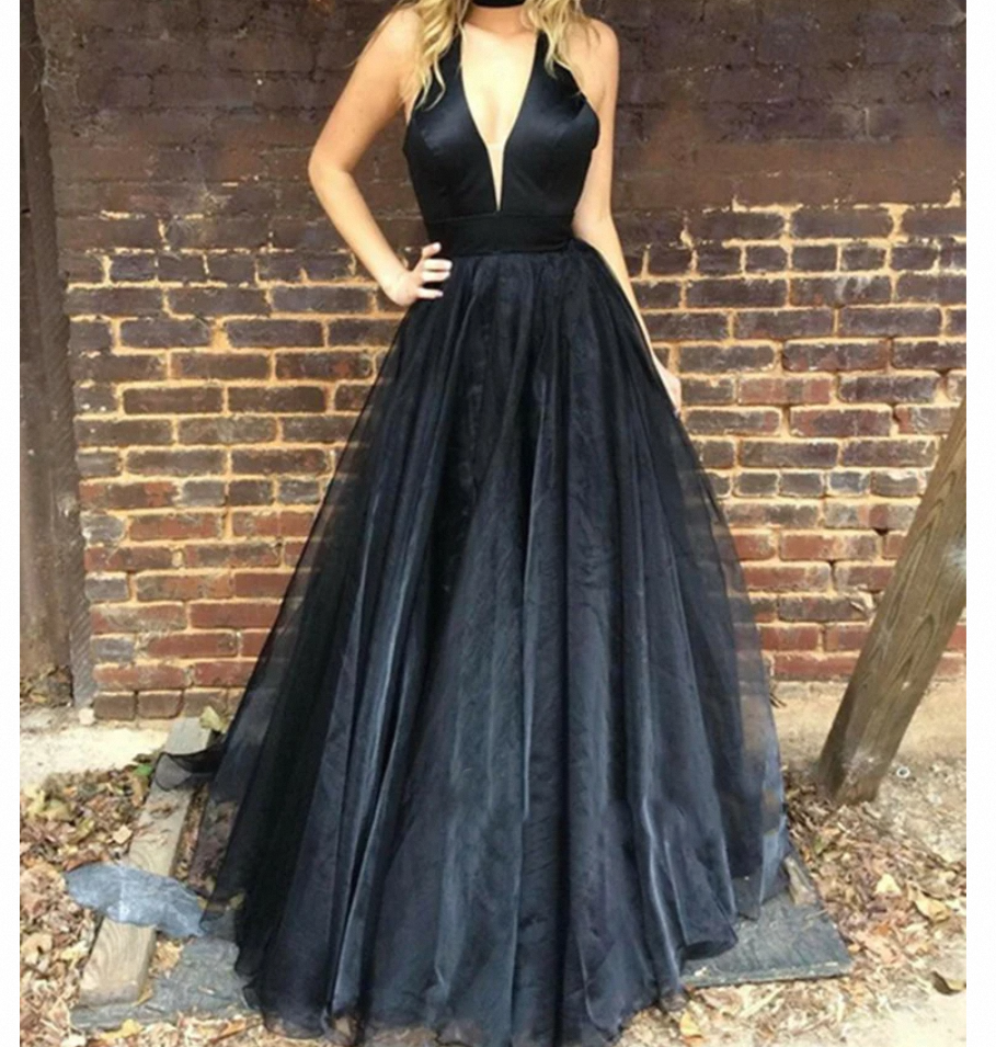 Accessorizing Your Black Homecoming Dress: Top Jewelry Trends for 2023