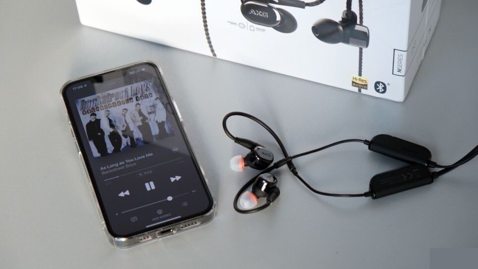 AKG N5005 이어폰의 톤 밸런스와 음악 장르별 추천