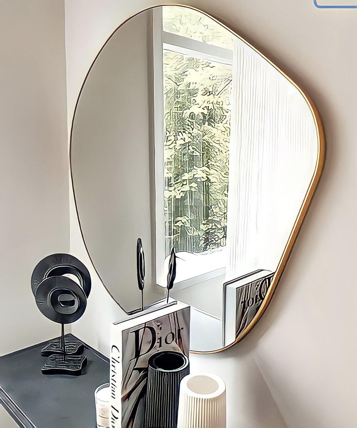 grand miroir pour ajouter de la couleur à votre décoration intérieure