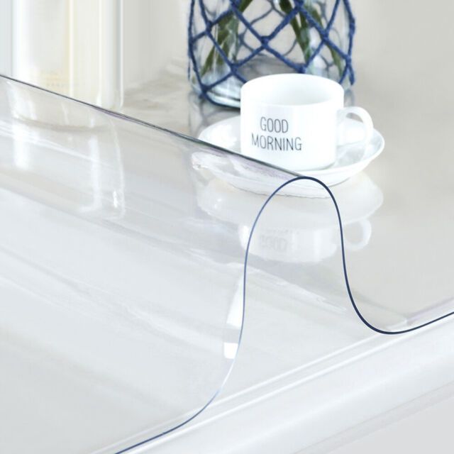 La nappe transparente en PVC pour une décoration épurée et moderne