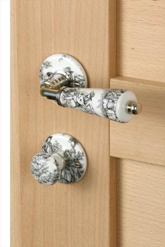 Les poignées de porte en porcelaine : une esthétique délicate pour votre intérieur