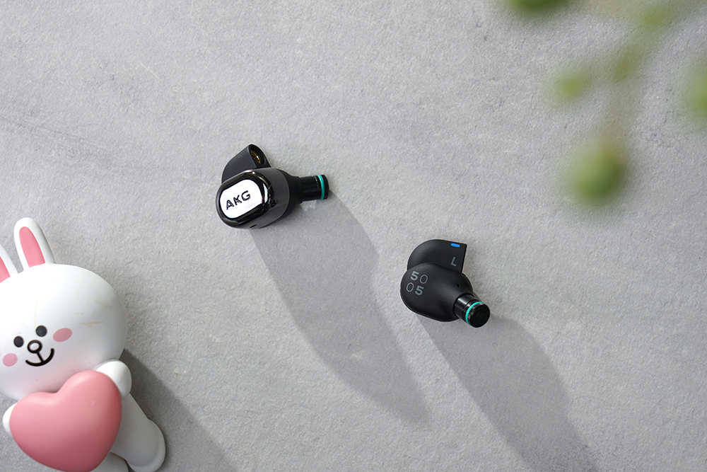AKG N5005 이어폰의 인라인 마이크 및 리모컨의 기능과 편의성