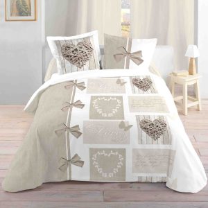 Comment plier correctement une housse de couette 260×240 ?