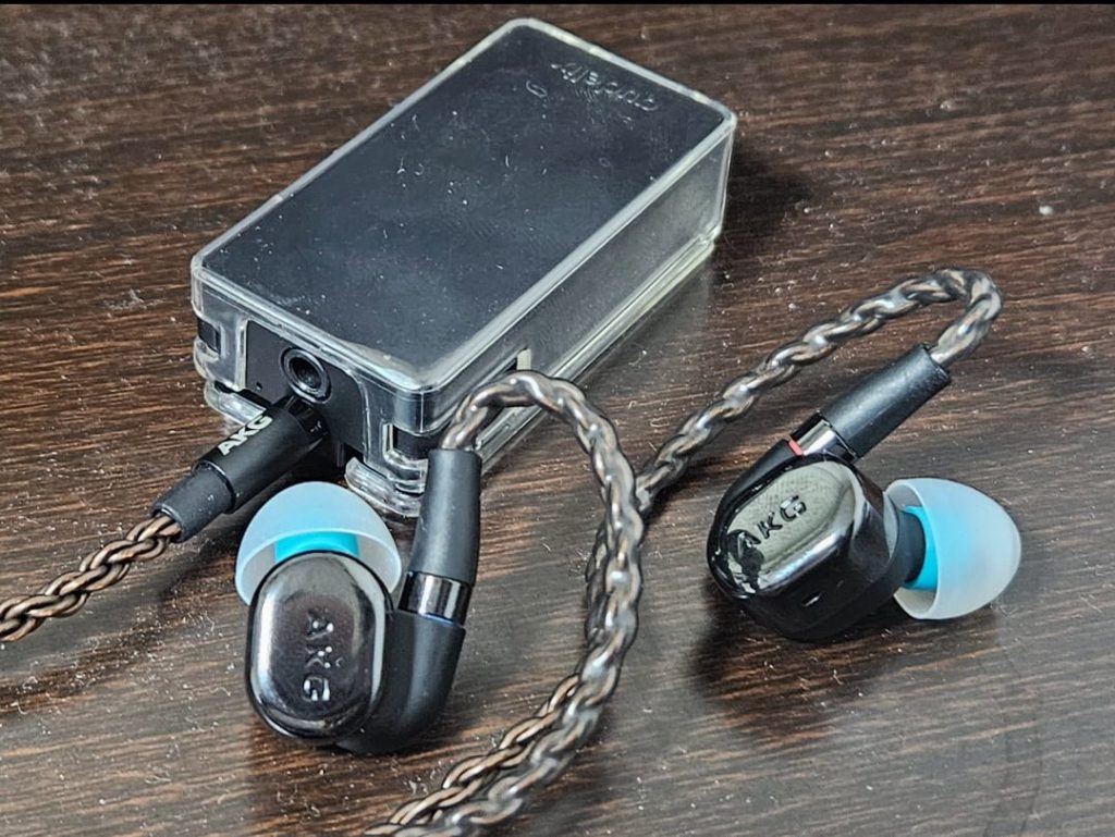 AKG N5005 이어폰과 다른 하이엔드 이어폰들과의 비교분석