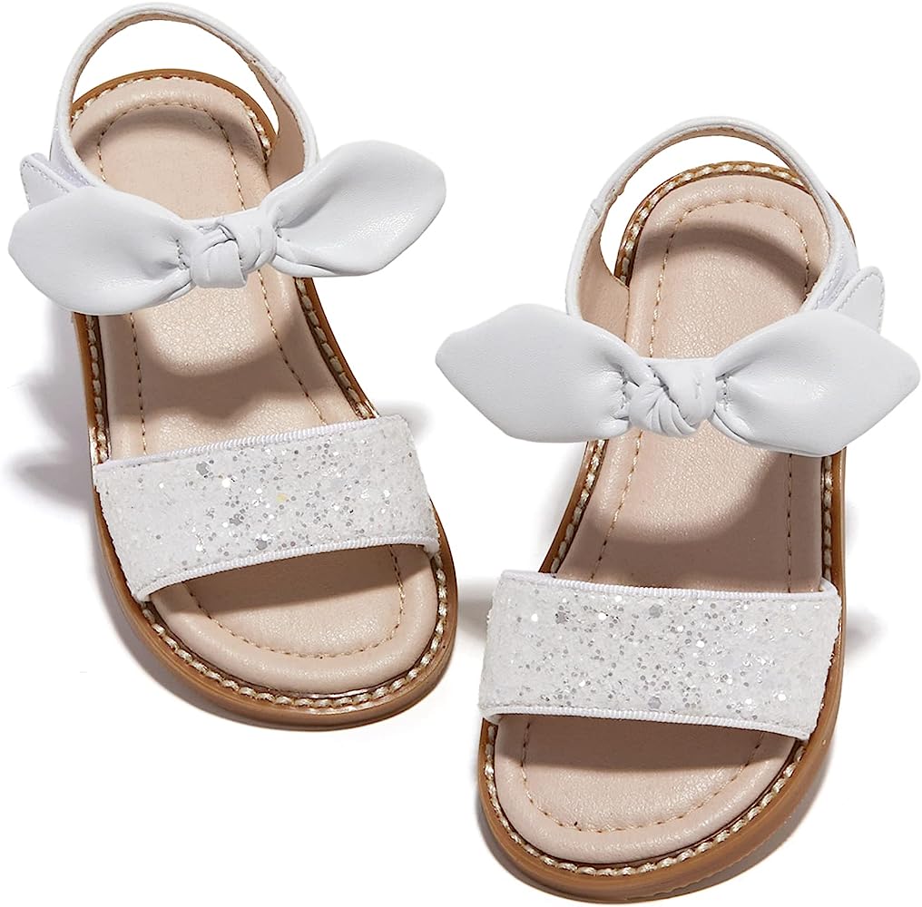 ¿Qué características deben tener las sandalias de niña para ser adecuadas para el clima caliente?