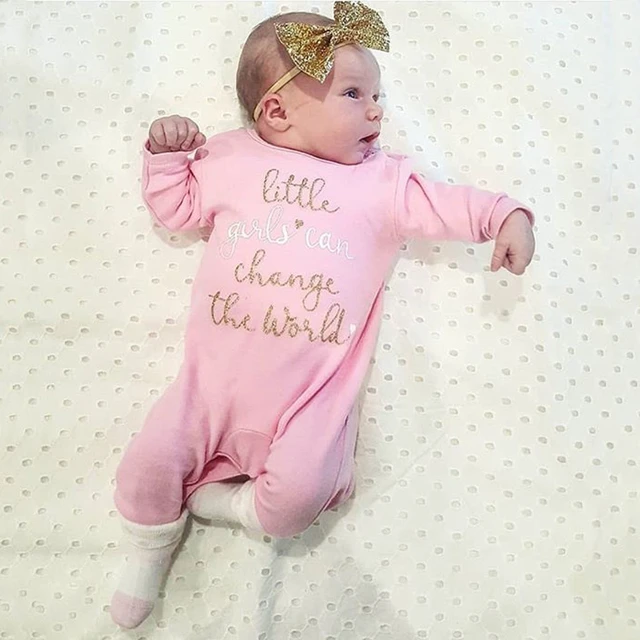 Cuidados y lavado de la ropa de bebé niña.