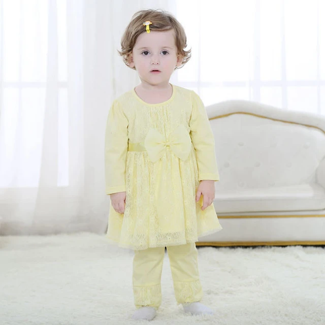 Ropa de bebé niña para la hora de salir a pasear.