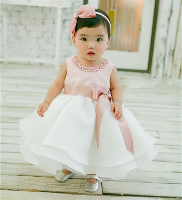 Los mejores looks para bebé niña en bodas y eventos especiales.