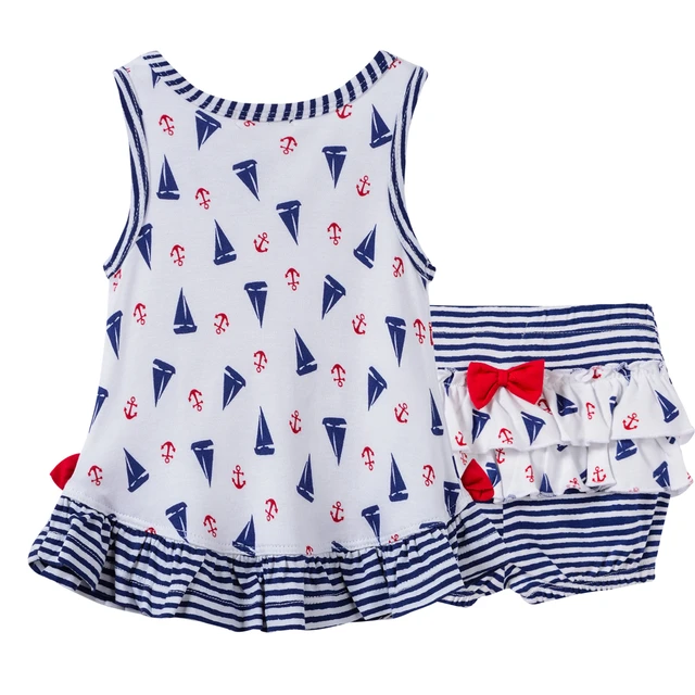 Ropa de bebé niña con estampados de moda.