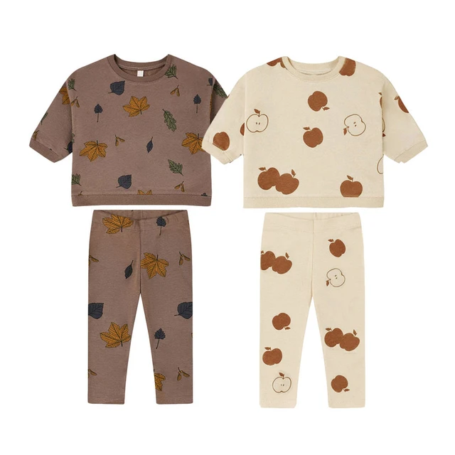 Ropa de bebé niña para la hora de la siesta.
