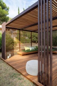 Optimiser l'éclairage sous votre pergola bioclimatique