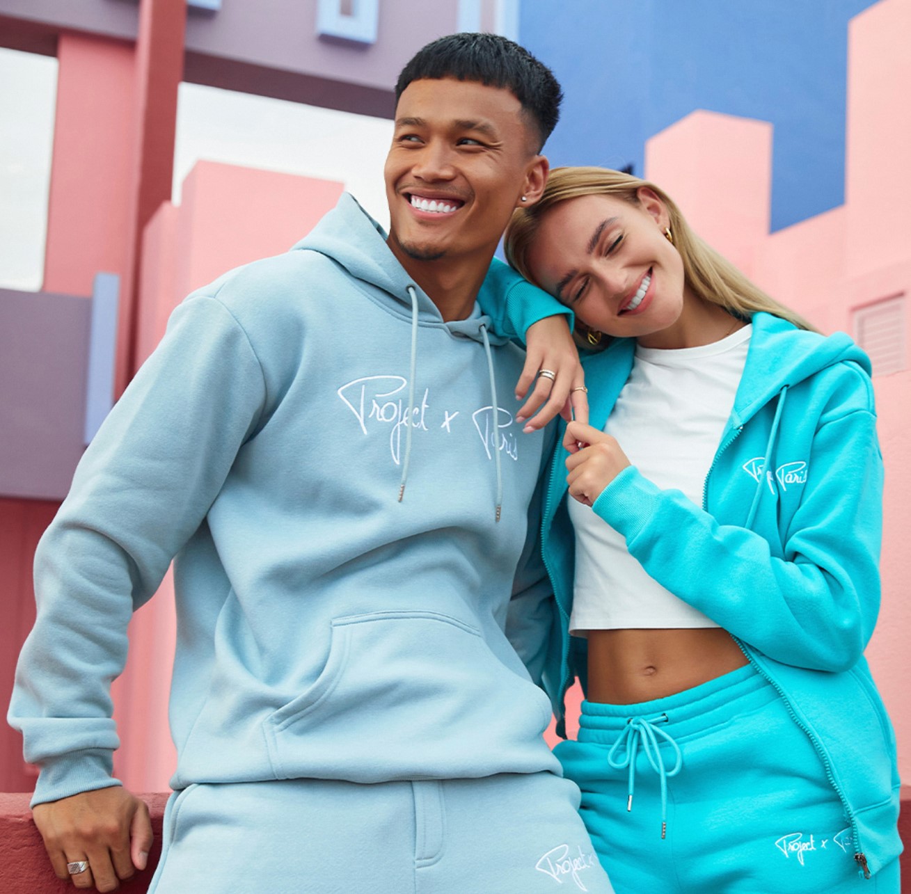 ¿Quiénes son los bloggers de moda y los portavoces famosos de las sudaderas?