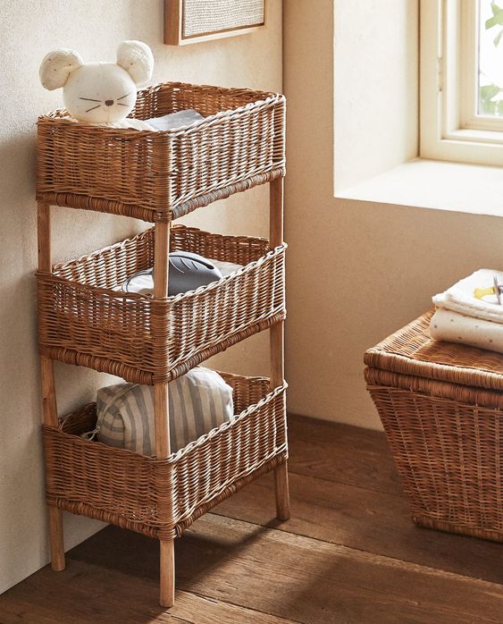 Les étagères avec porte-savon intégré pour une salle de bain pratique