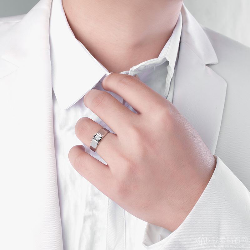 ¿Qué tipo de anillos se consideran más elegantes para los hombres?