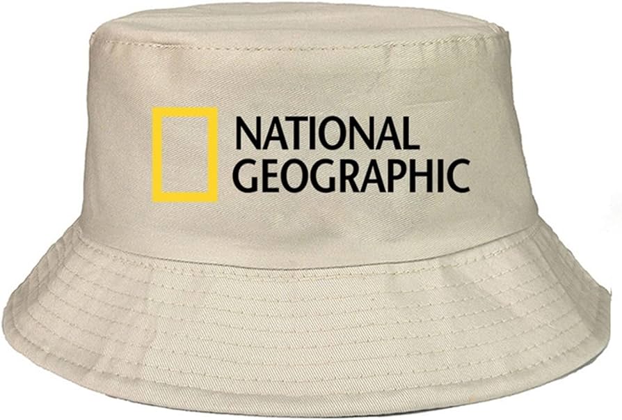 Gorro pescador para hombre que se ve pequeño en la cara.