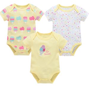 ¿Cuáles son los materiales más recomendados para la ropa de bebé?