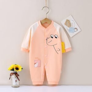 ¿Qué precauciones de seguridad debo tener en cuenta al elegir la ropa de bebé?
