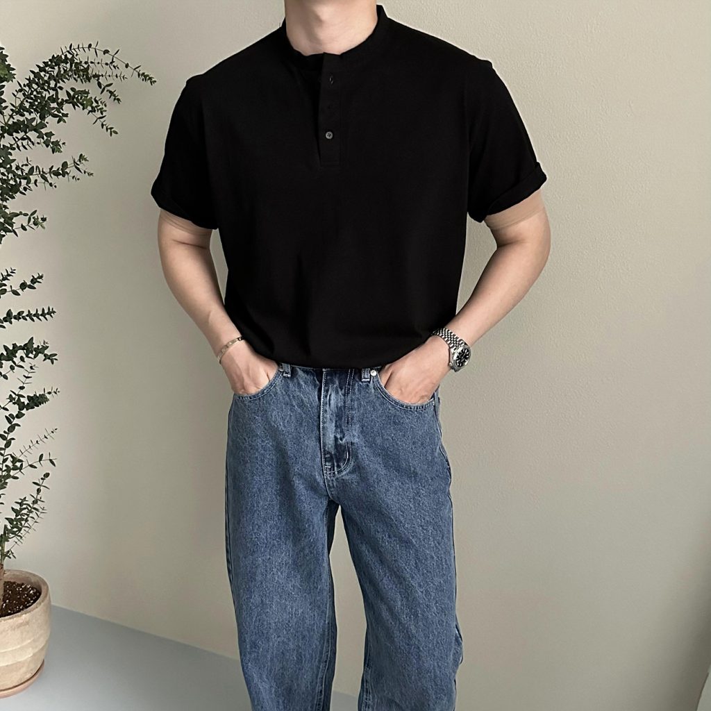 청바지와 어울리는 남자 티셔츠 스타일