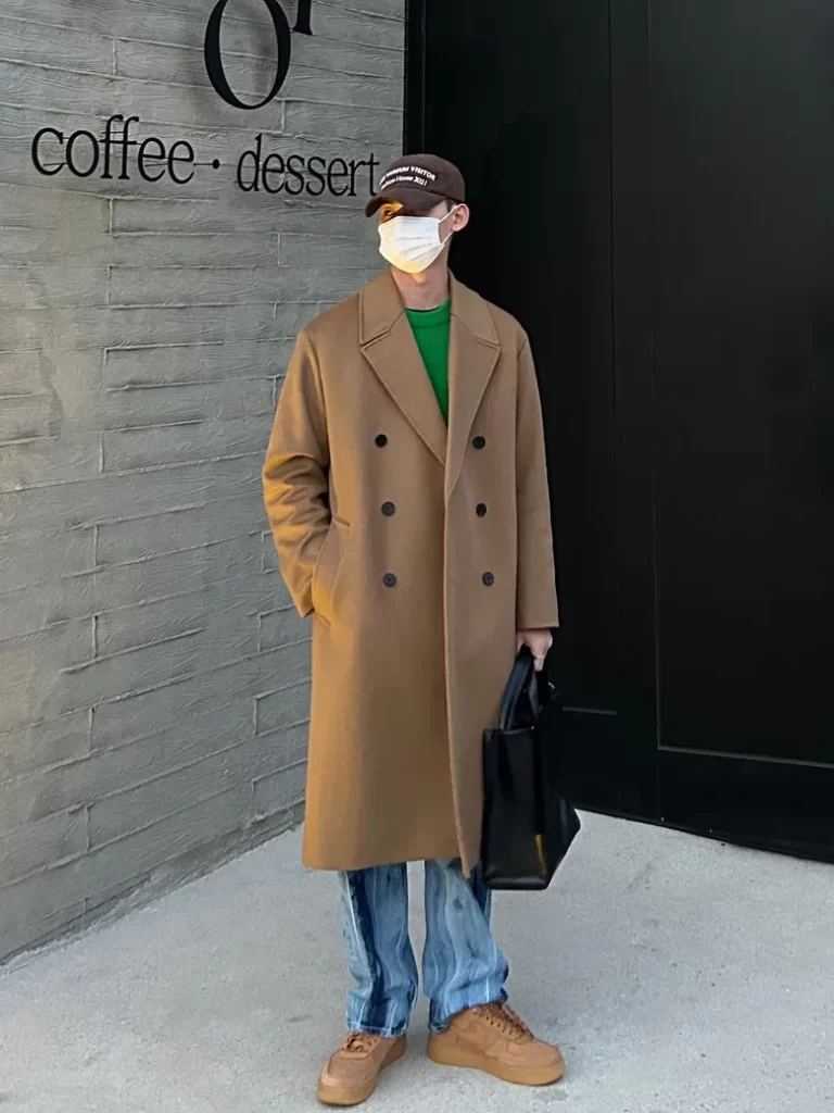어떤 종류의 스웨터가 남자 코트와 잘 어울릴까요?