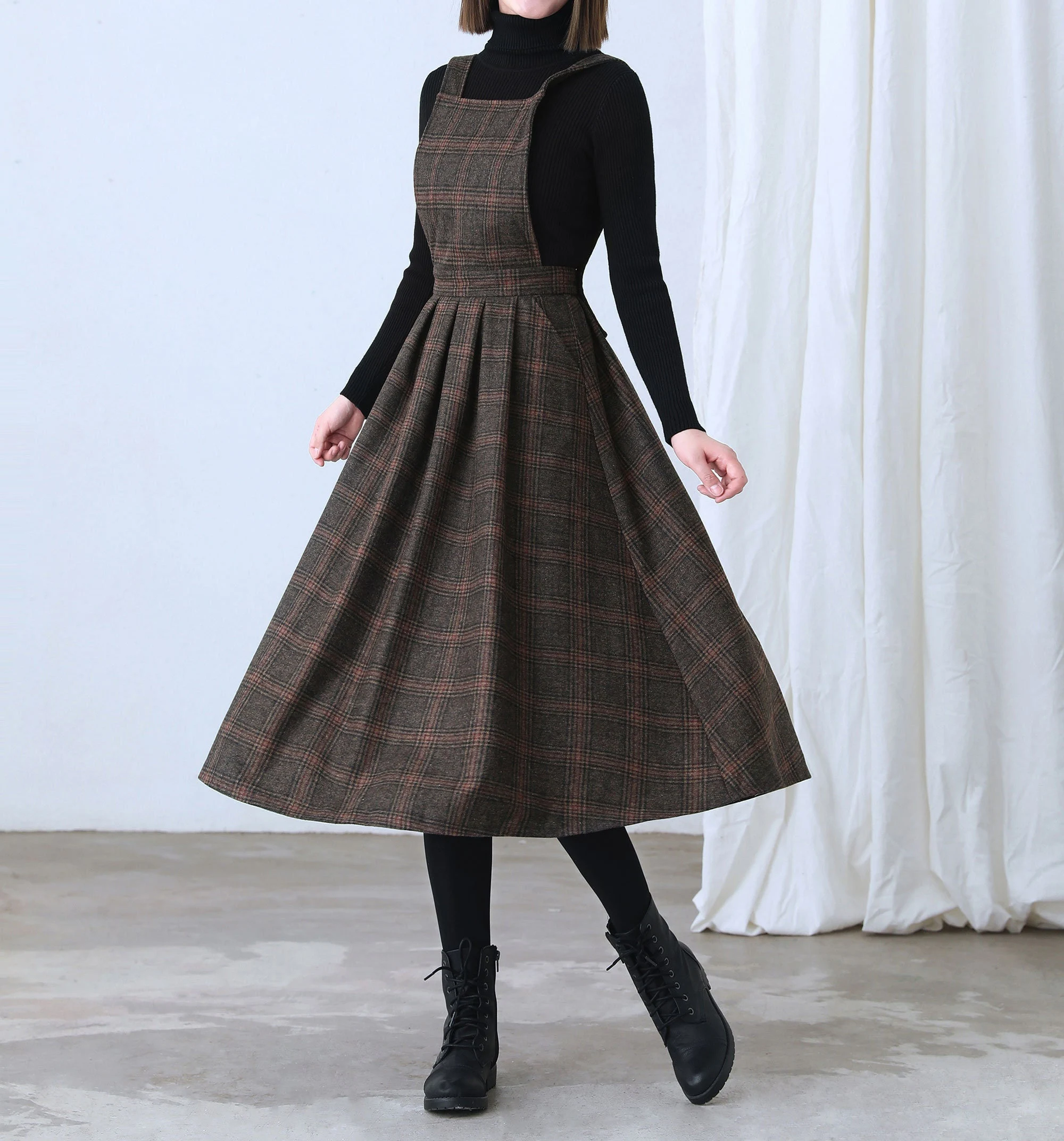 The Ultimate Guide to Styling Pinafore Dresses: Tips and Inspiration