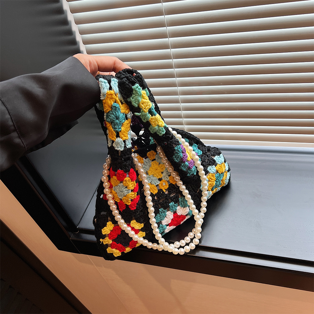 Como adicionar enfeites em bolsas de crochê