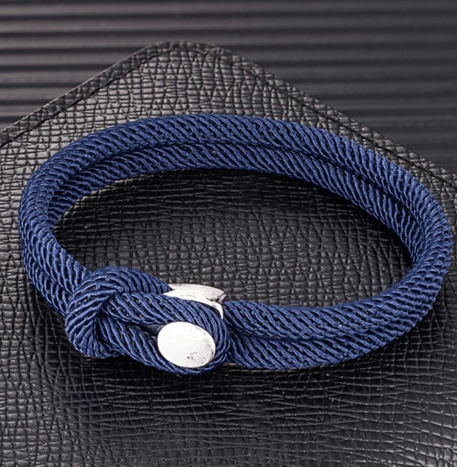 El material para una pulsera hombre