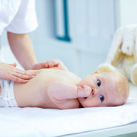 Maux de ventre chez les bébés et les tout-petits