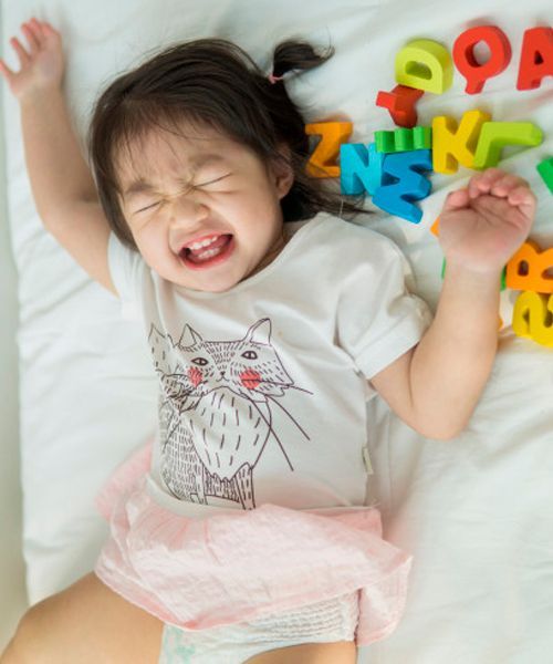 Le langage et le développement cognitif de votre enfant de 15 mois : des volumes parlants