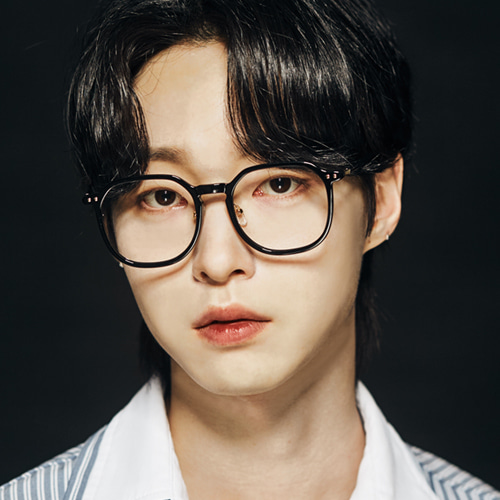 티타늄 프레임은 다양한 얼굴 형태로 조절이 가능한가요?
