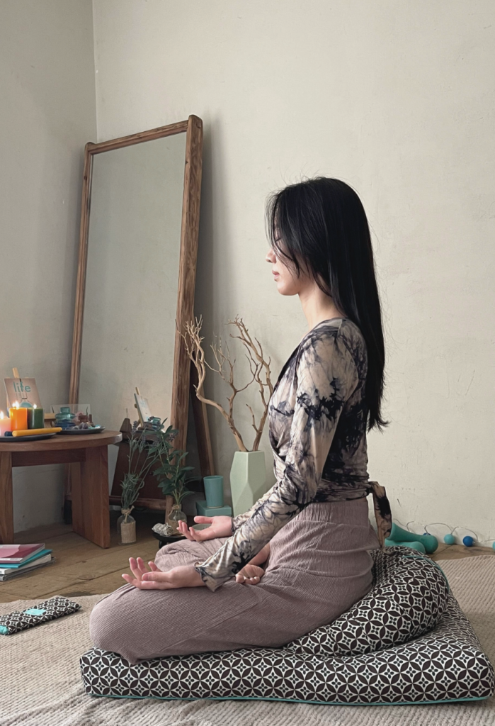 방석을 활용한 명상과 휴식 공간 조성