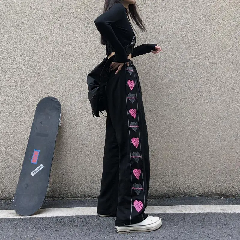 Comfort and Style: Why Wide Leg Sweatpants Are a Must-Have in Your Wardrobe