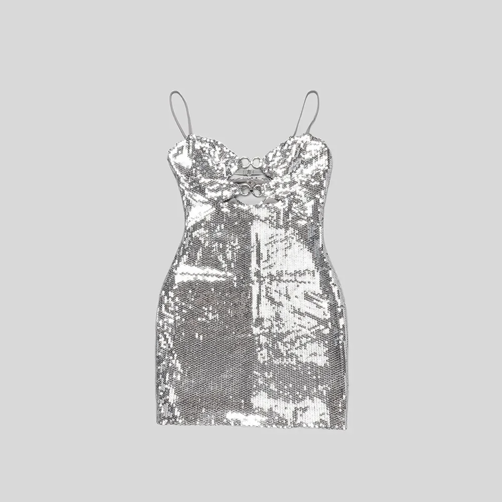 Choosing the Right Accessories for a Silver Dress: Tips for a Chic Look