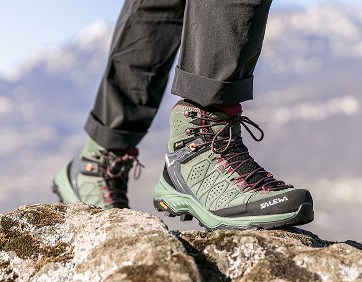 How to Choose Hiking Boots and Recommendations by Brand
