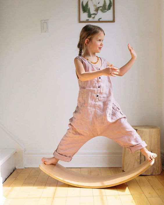 Les parents disent : Comment gérer un tout-petit qui aime grimper