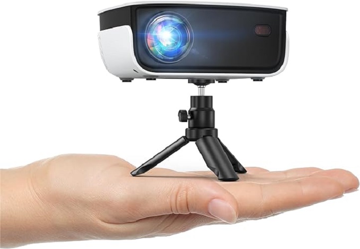 Outdoor Projector Power Sources: Battery or Plug-In?