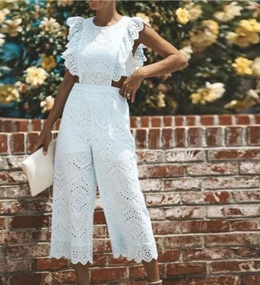Timeless Elegance: Enhance Your Hairdo with White Romper Hair Accessories