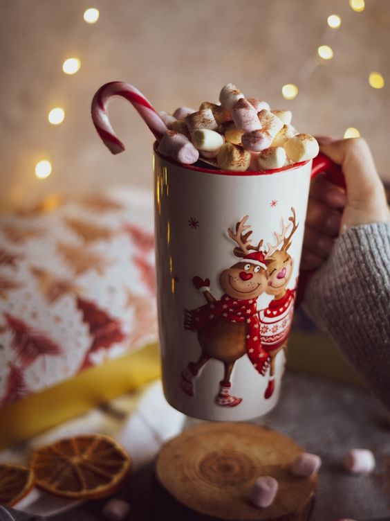 Des cadeaux uniques : offrez un mug de Noël avec une touche personnelle
