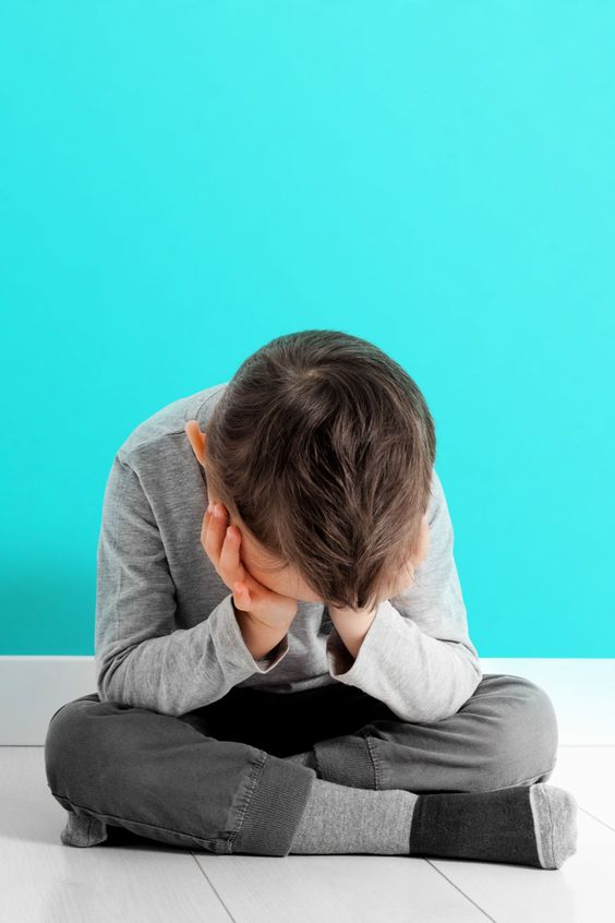 Le comportement de votre enfant de 15 mois : plus de crises