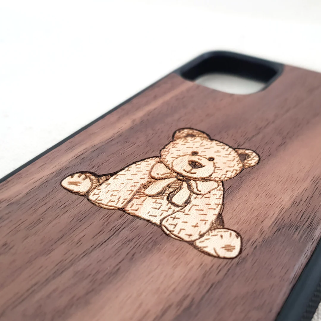 Wooden Phone Cases and Water Resistance: Protecting Against Splashes