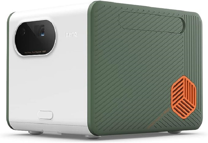 Outdoor Projector vs. Drive-In Theaters: The Modern Movie Night Experience