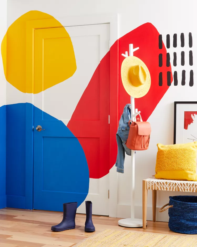 5 idées de peintures murales peintes pour ajouter de la couleur à une pièce