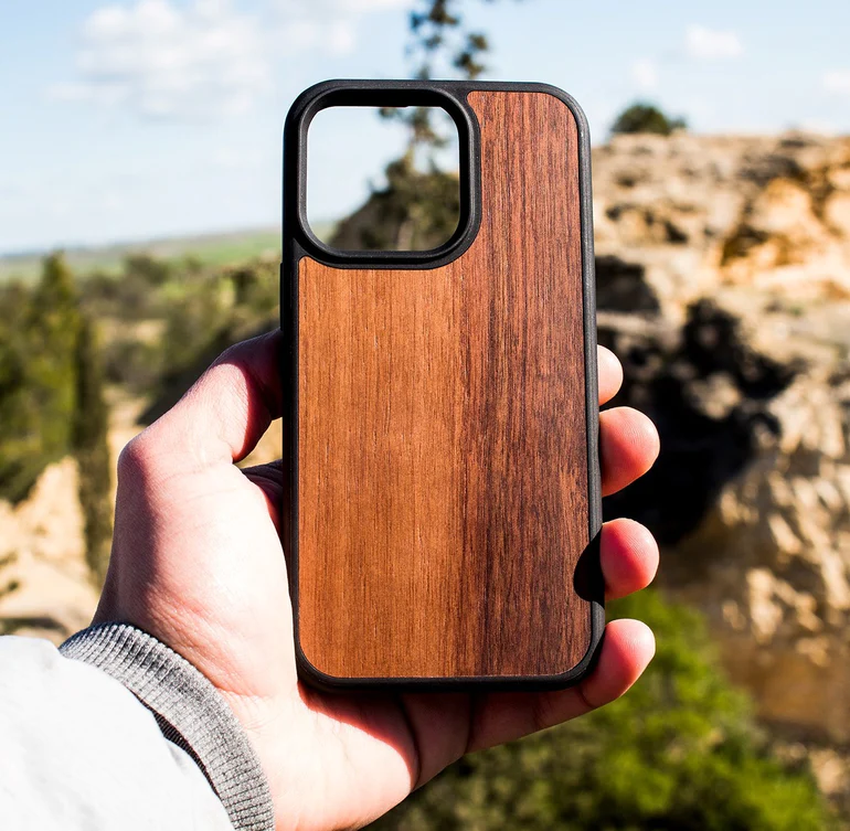 The Influence of Wooden Phone Cases in Minimalist and Scandinavian Fashion