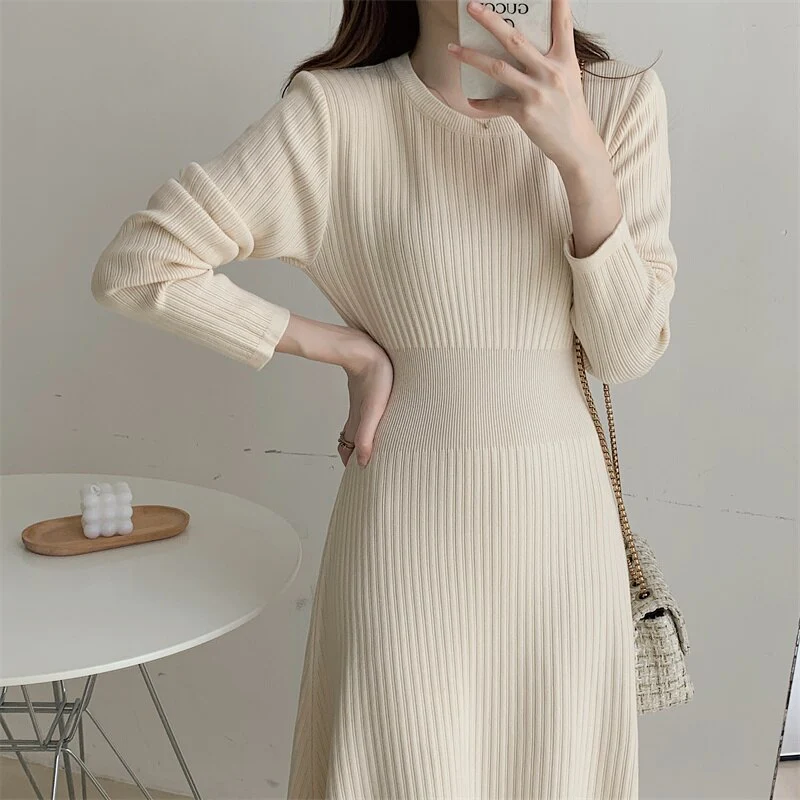 The Role of Knit Dresses in Modest Fashion: Stylish Coverage