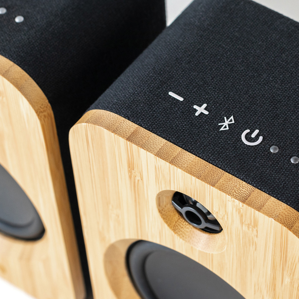 Sing Your Heart Out: Bookshelf Speakers for Karaoke and Singing Enthusiasts